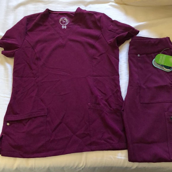 Healthpro Plum coloured scrub set (brand new) - Picture 1 of 2